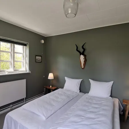 Bo I 'Jagthyblen' Pa Historisk Gods I Naturen Bed & Breakfast Faxe